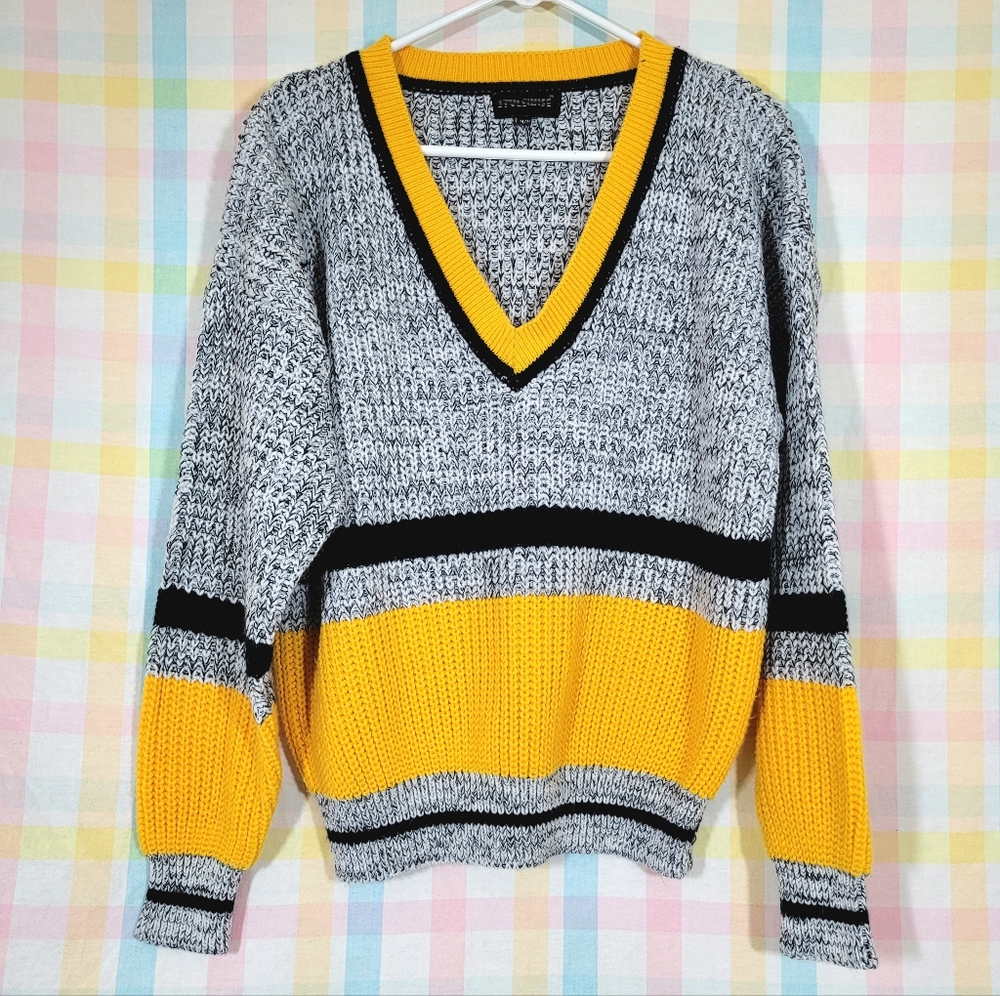 Vintage chunky knit Boston Bruins style deep v neck grandpa sweater jumper